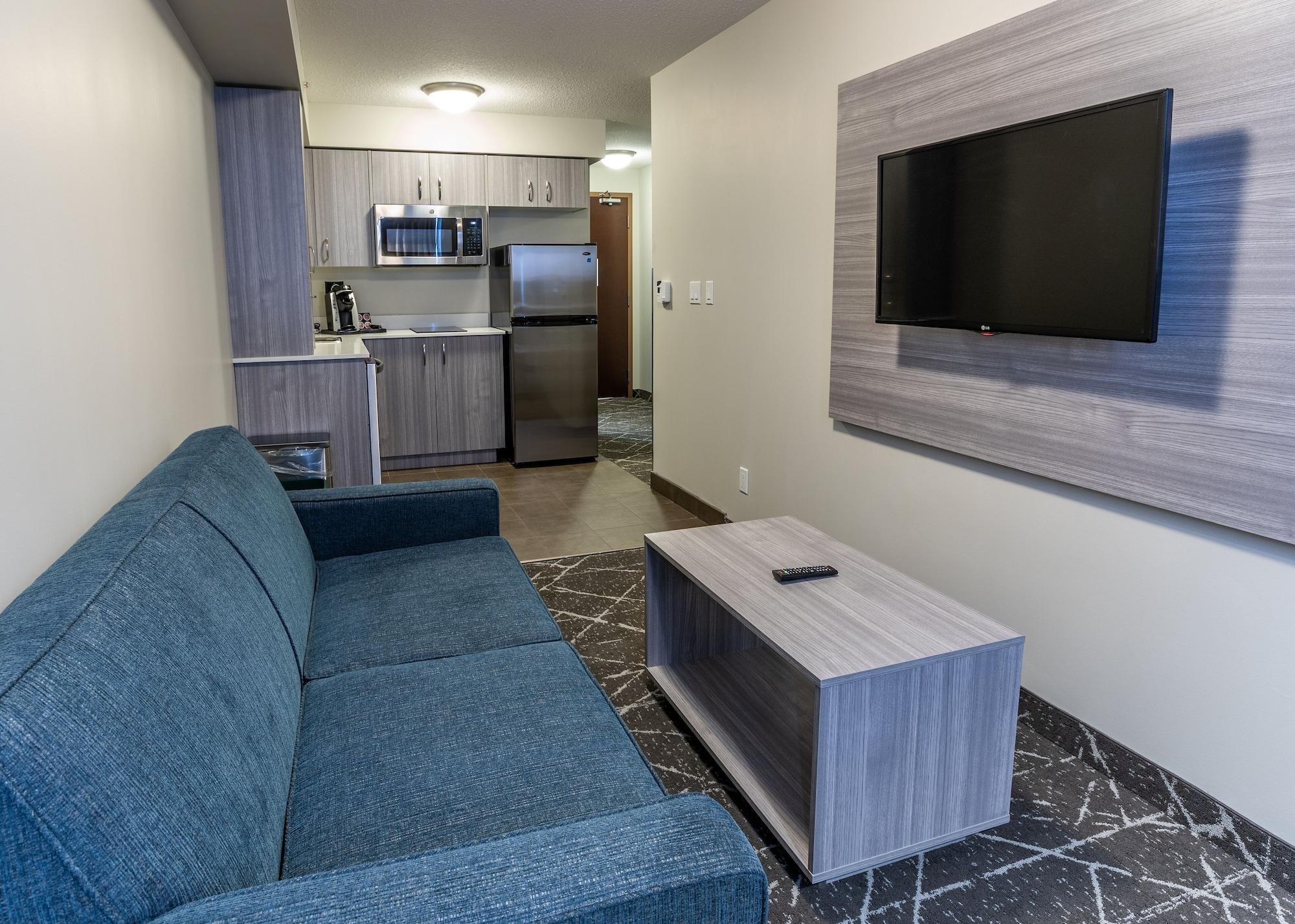 Microtel Inn & Suites By Wyndham Lloydminster Bagian luar foto