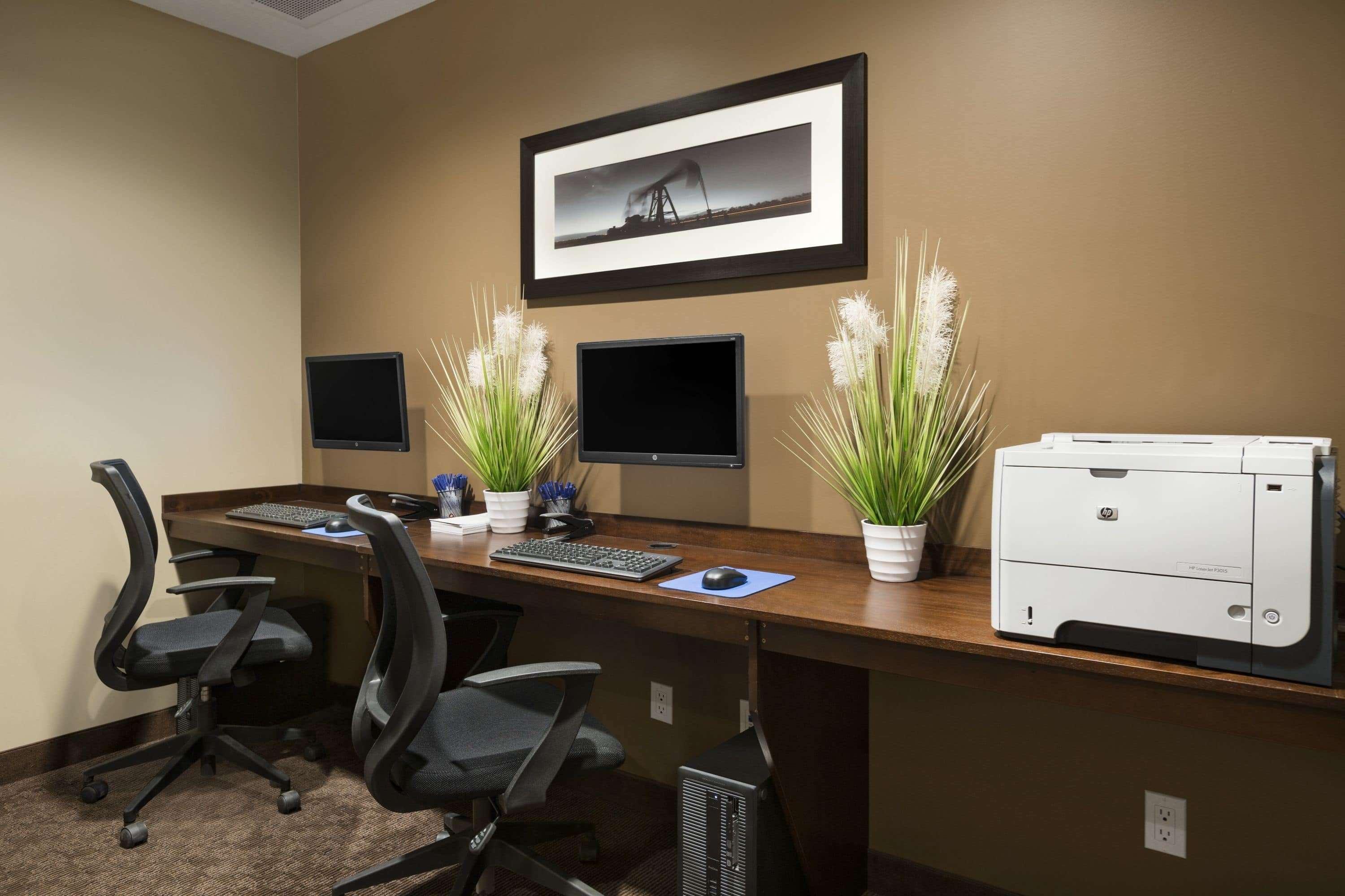 Microtel Inn & Suites By Wyndham Lloydminster Bagian luar foto